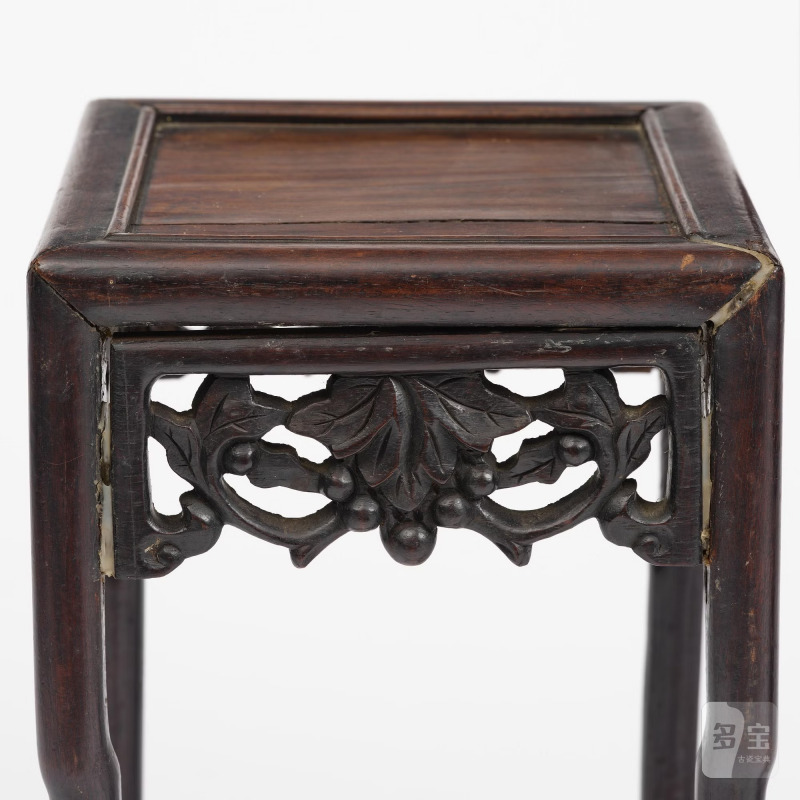 A group of three hardwood tall tables, - 图7